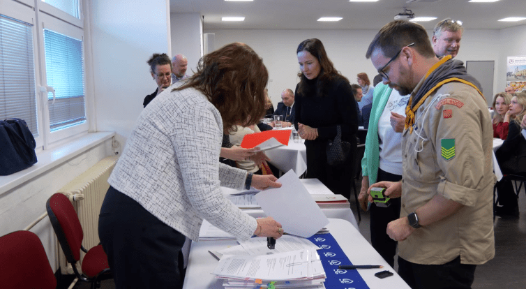 Zástupci spolků a organizací z Uherského Hradiště oficiálně převzali dotace