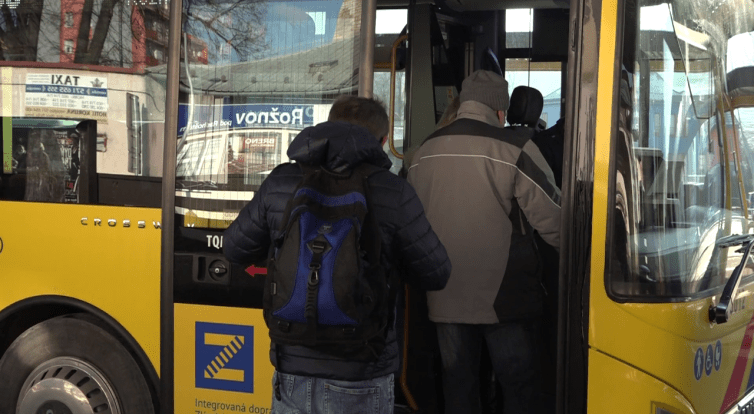 Rožnov chce do poloviny roku spustit novou hromadnou dopravu na vyžádání