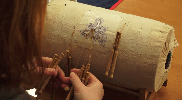 Jednou týdně, už 25 let: dámy a jejich vášeň pro paličkování 