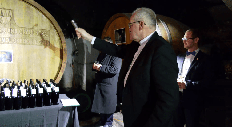 Arcibiskup Josef Nuzík požehnal novým vínům