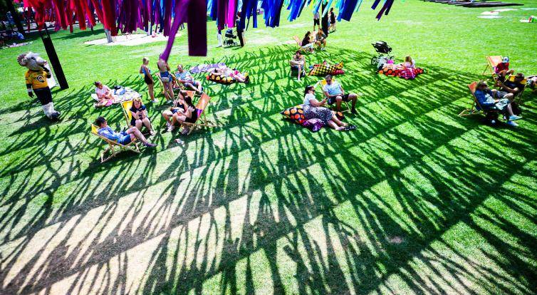 Festival Zlín žije odhalil první vystupující. Buty ve městě oslaví 40 let na scéně