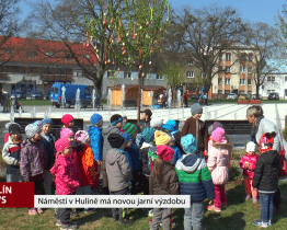 Náměstí v Hulíně má novou jarní výzdobu
