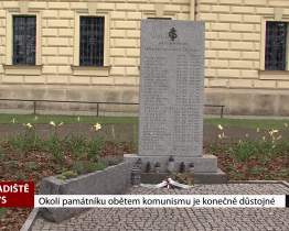 Okolí památníku obětem komunismu je konečně důstojné