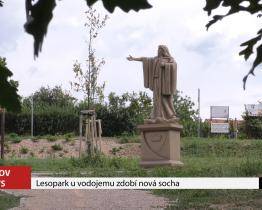 Lesopark zdobí socha