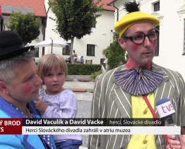 Herci Slováckého divadla zahráli v atriu muzea