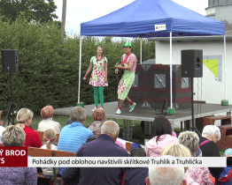Pohádky pod oblohou navštívili skřítkové Truhlík a Truhlička