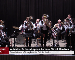 Sváteční atmosféru vykouzlila dechová hudba Dolněmčanka