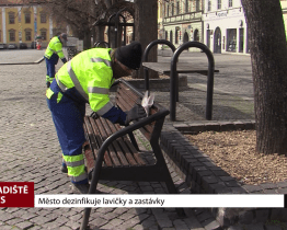 Město dezinfikuje lavičky a zastávky