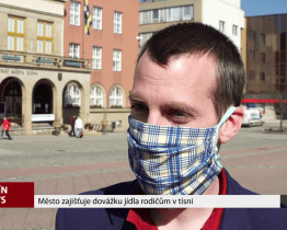 Město zajišťuje dovážku jídla rodičům v tísni