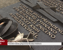 Pamětní deska připomíná likvidaci klášterů