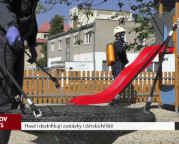 Hasiči dezinfikují zastávky i dětská hřiště