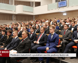 Předávání maturitních vysvědčení završilo podivný školní rok