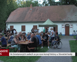 Ve Smetanových sadech se po roce konají Večery u Slovácké búdy