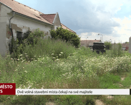 Dvě volná stavební místa čekají na své majitele