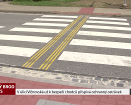 V ulici Vlčnovská k bezpečí chodců přispívá ochranný ostrůvek