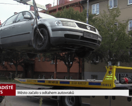 Město začalo s odtahem autovraků