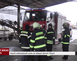 Hasiči odčerpávali vodu ze sklepů domů i firem