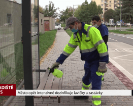 Město opět intenzivně dezinfikuje lavičky a zastávky