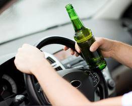 Dvanáct řidičů nadýchalo více než promile