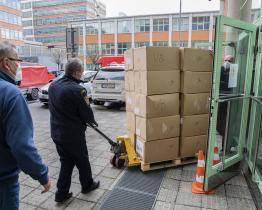 Školy dostanou přes 660 tisíc roušek