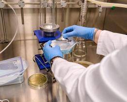 Univerzita Tomáše Bati jako jediná v ČR testuje roušky