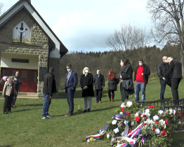 Představitelé kraje si připomněli tragickou událost vypálení Ploštiny