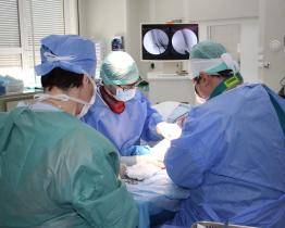 Kroměřížským chirurgům se povedla mimořádná operace