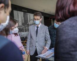 Nemocnice se pomalu vrací k plánované operativě