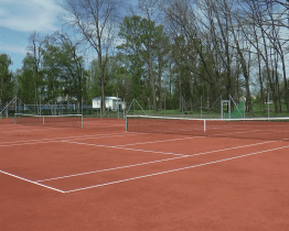 V parku Mezivodí vznikly nové tenisové kurty