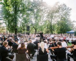 Filharmonie dnes zahraje v Parku Komenského