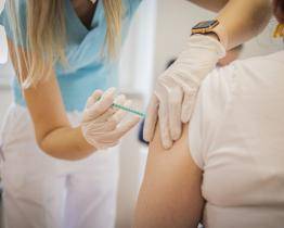 Volných termínů na očkování je víc než dost