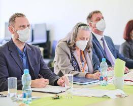 Odstátnicovat a pak ze školních lavic rovnou za katedru