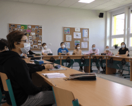 Děti ve Zlínském kraji roušky ještě nesundají