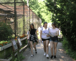 Žáci vyrazili za zábavnou matematikou do zoo