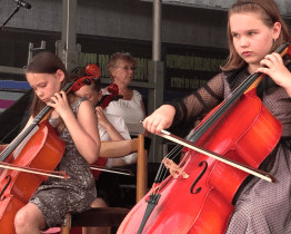 Den hudby oživil ulice města