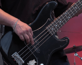 Klášterní zahrada duněla rockovou muzikou a voněla létem