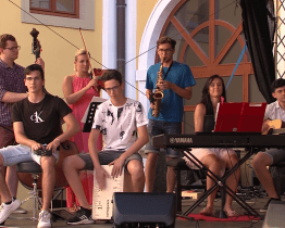 Benefiční koncert na nádvoří Jezuitské koleje