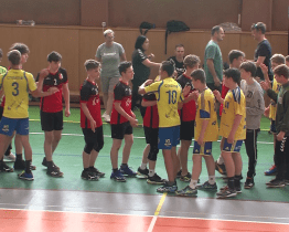 Ve sportovní hale se utkali mladí házenkáři