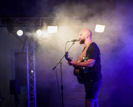 Benefiční koncert podpoří Hudeček i Pokáč