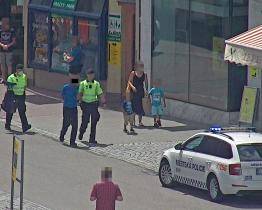 Dvojice mužů se opakovaně rvala v centru města