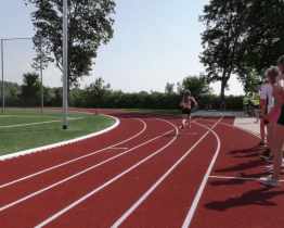 Ve Vnorovech otevřeli atletický ovál