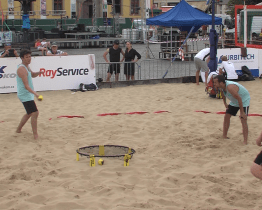 Na Slováckém létě se představil také spikeball