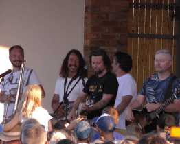 Kapela Kryštof zahrála lidem z obcí postižených tornádem