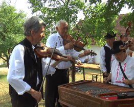 Ve Vlčnově proběhlo 15. hodové zpívání v búdách