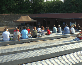 Na hradě Brumov se uskutečnil benefiční koncert