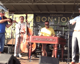 Zahráli na podporu obcí postižených tornádem