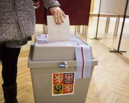 Začala příprava hlasovacích lístků do podzimních voleb