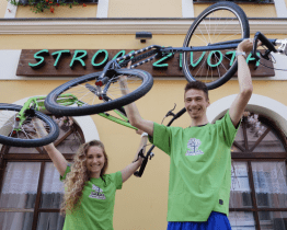 Rekordmani na koloběžkách podpoří mobilní hospicovou péči