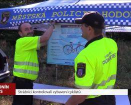 Strážníci kontrolovali vybavení cyklistů