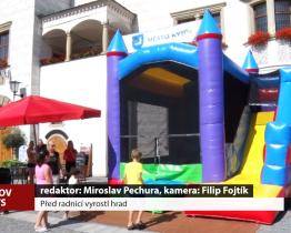 Před radnicí vyrostl hrad